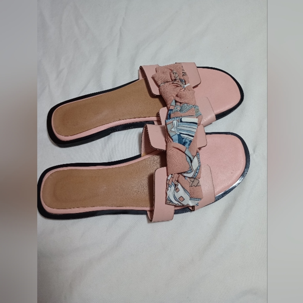 Hermes Blush Sandals with Artistic Bow - Picture 2 of 5